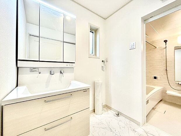 清潔感のある快適空間です。毎日の身支度も気持ち良くお使い頂けます。 