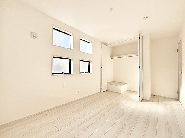 使いやすい形でベットや家具の置き方にも困ることもありません。