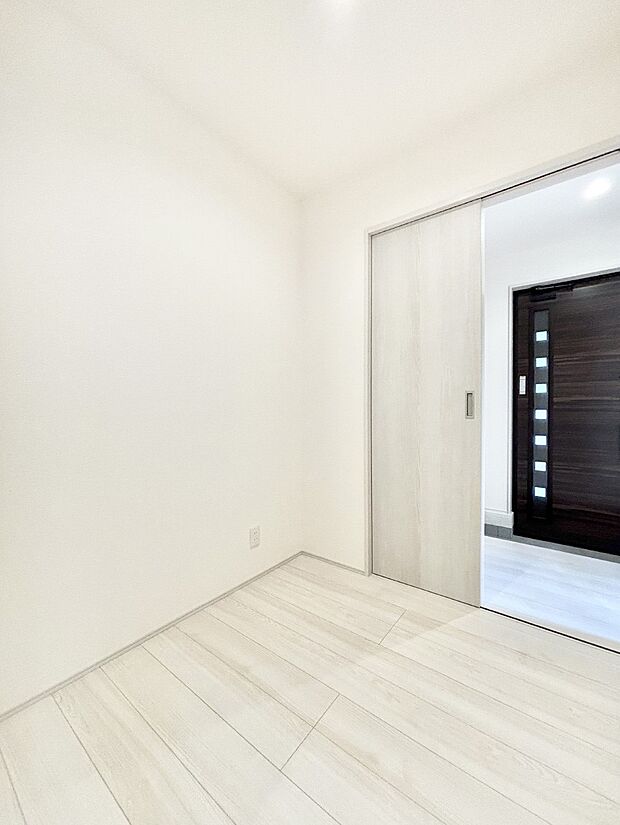 玄関をスッキリ・清潔に見せる豊富な収納スペースです。