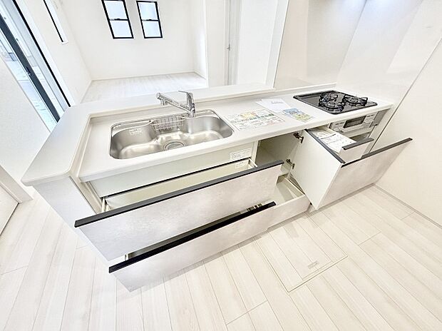 使いやすさを優先したスライド式収納タイプ！