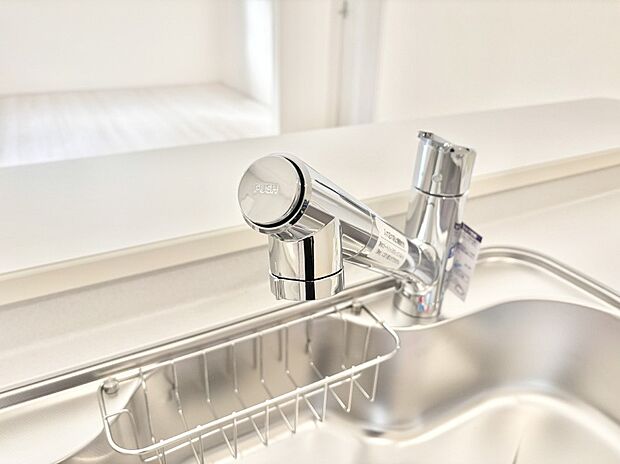 いつでも清潔なおいしいお水を。一つの水栓で水道水と浄水を使い分け。