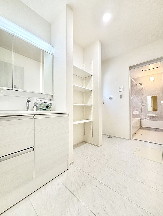 身支度もスムーズにおこなえる脱衣場。