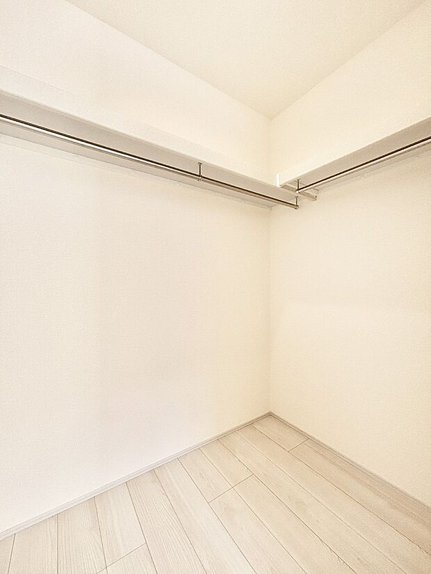 ウォークインクローゼット付きで生活空間を広く利用できます。