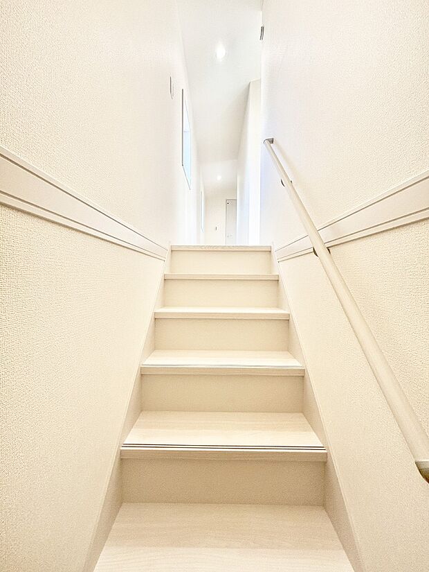 安全性を考慮し階段には手すりを設置しています