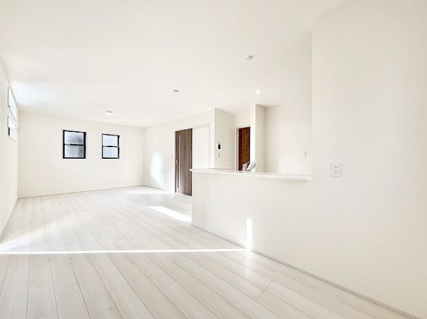 家族団らんの時間も増えそうなくつろぎのリビングダイニング。   