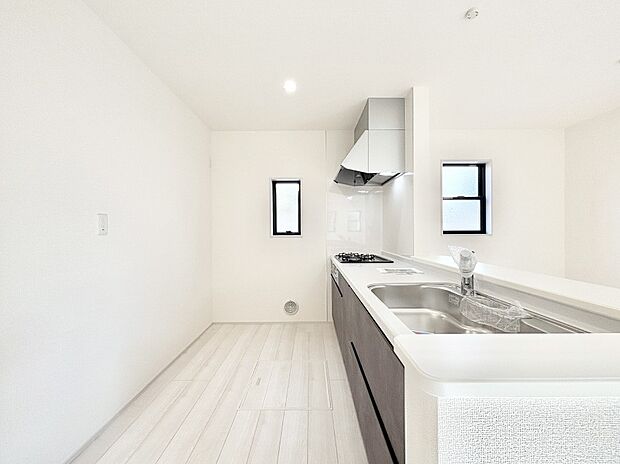 ゆとりあるキッチンではご家族と楽しくお料理ができます。