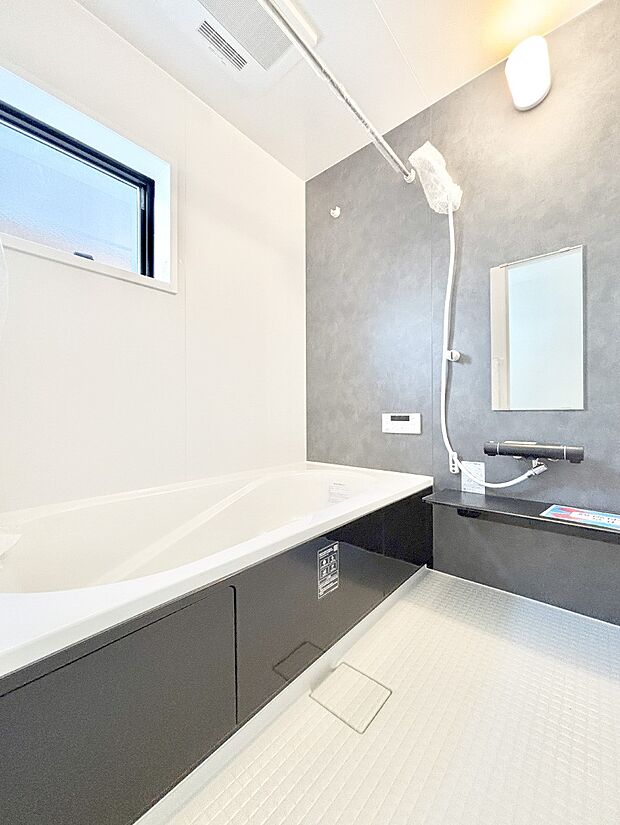 落ち着いた雰囲気でゆっくりお寛ぎいただけるバスルーム