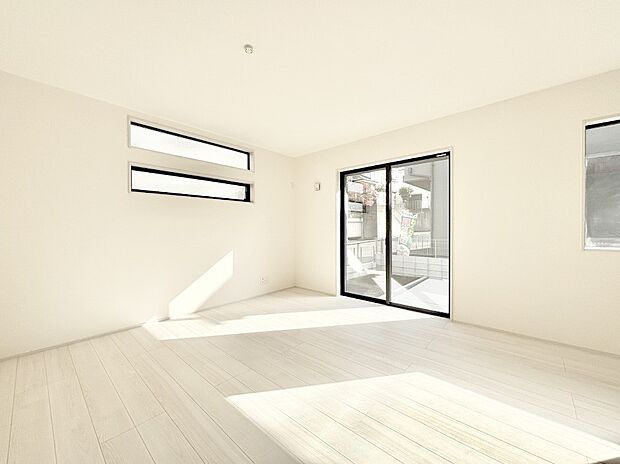 家族団らんの時間も増えそうなくつろぎのリビングダイニング。   