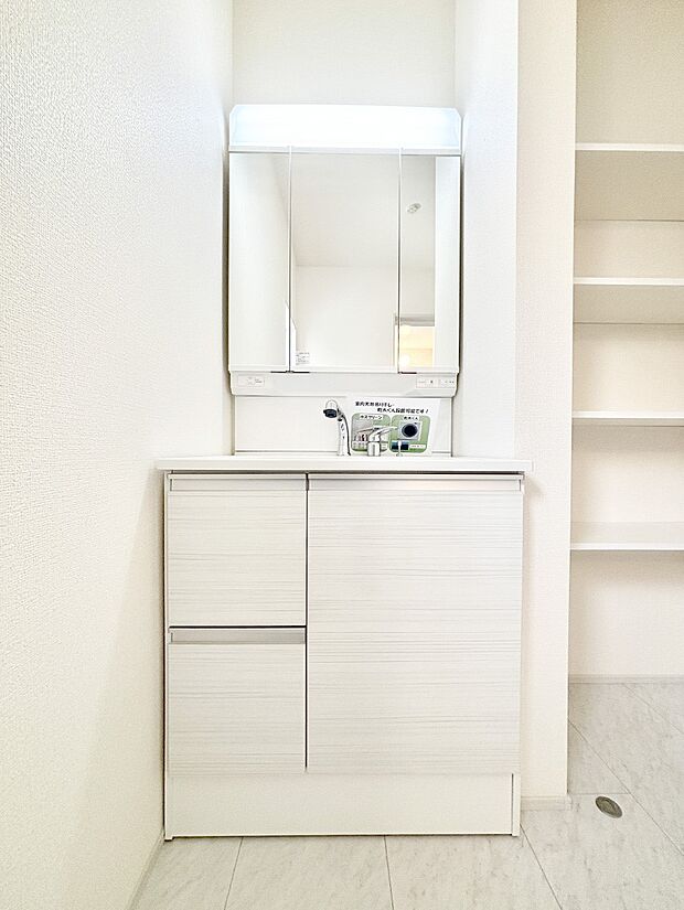 収納力と機能性に優れた洗面化粧台