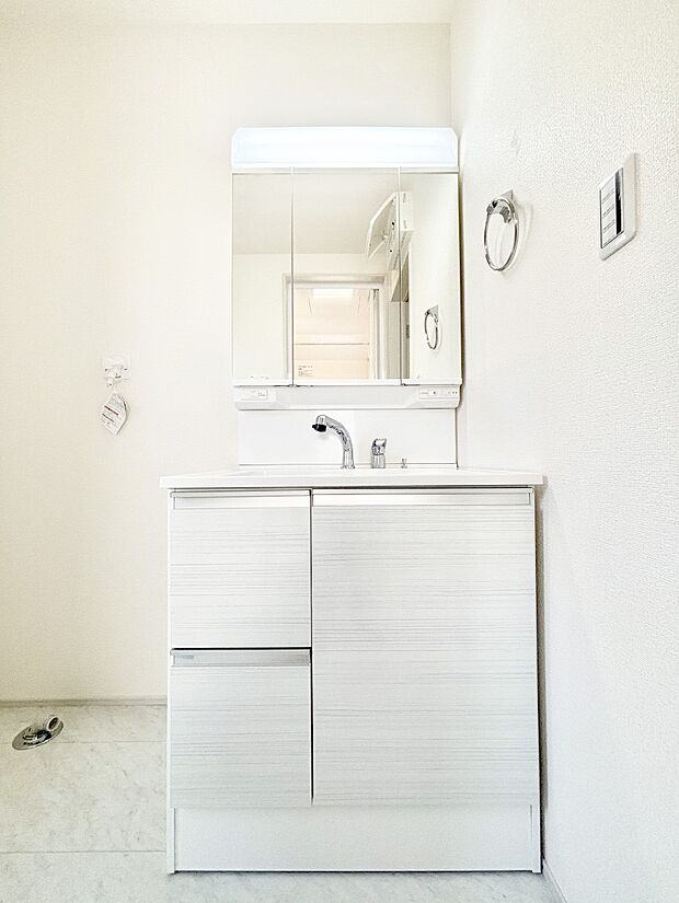 収納力と機能性に優れた洗面化粧台