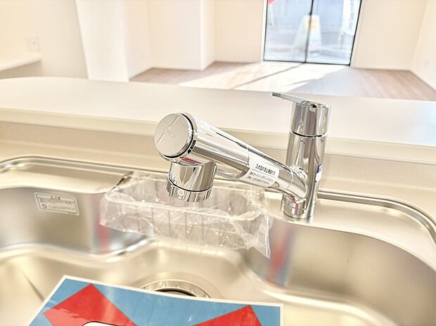 いつでも清潔なおいしいお水を。一つの水栓で水道水と浄水を使い分け。