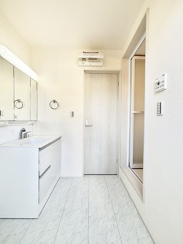 身支度もスムーズにおこなえる脱衣場      