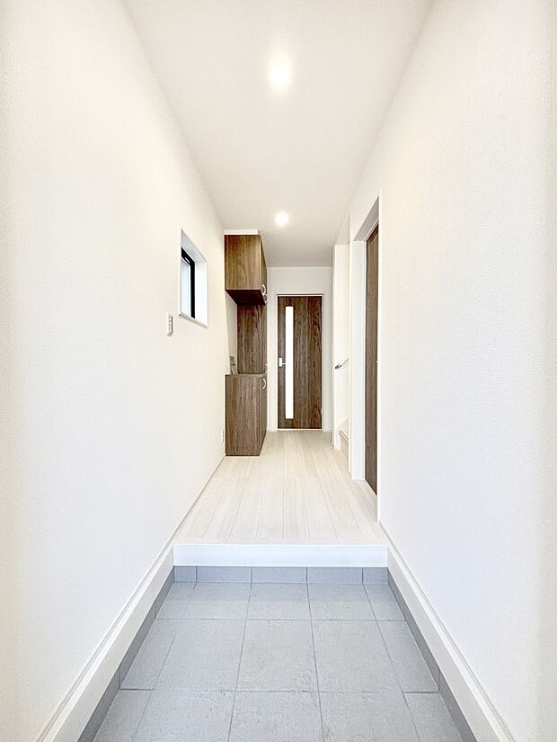 いつもきれいにしておきたい玄関ですね。