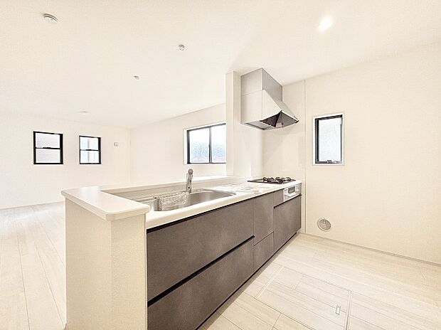 ゆとりあるキッチンではご家族と楽しくお料理ができます。