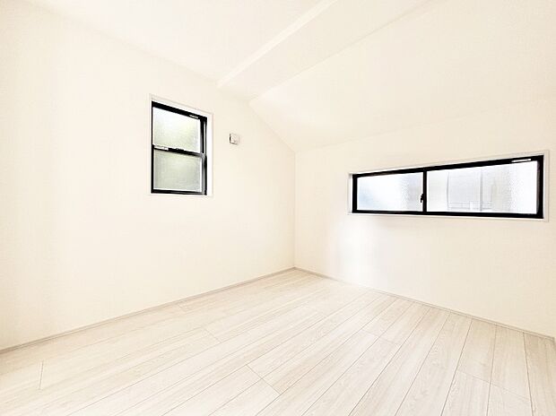 使いやすい形でベットや家具の置き方にも困ることもありません。