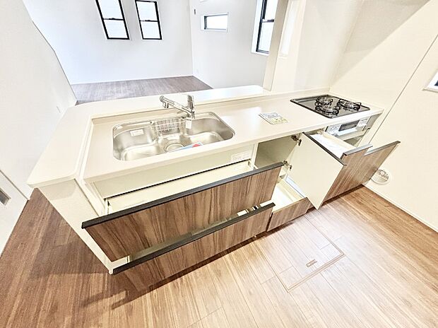 使いやすさを優先したスライド式収納タイプ！