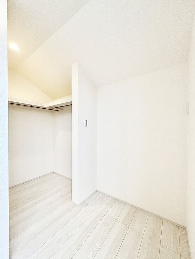 ウォークインクローゼットの活用で生活空間スッキリ