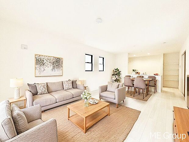 落ち着いた雰囲気のLDKは家族みんなの快適空間※家具はCGです