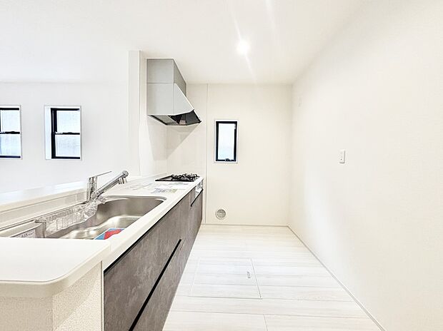 広々とした使い勝手の良いキッチンで日々のお料理も楽しくなりそう