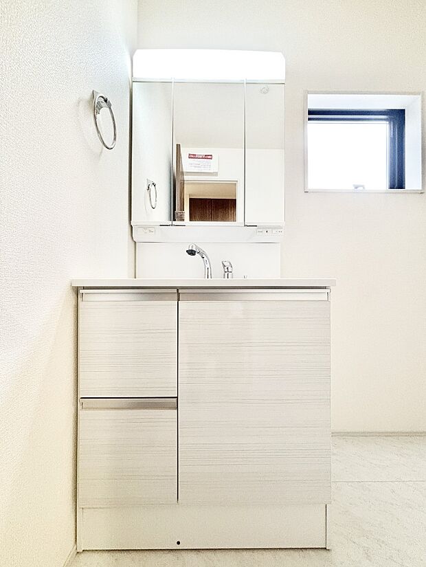 収納力と機能性に優れた洗面化粧台