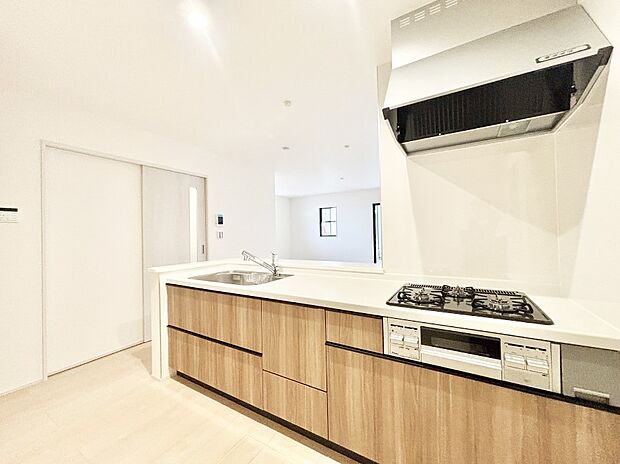 広々とした使い勝手の良いキッチンで日々のお料理も楽しくなりそう