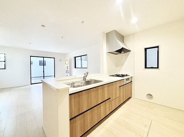 料理をしながらご家族との会話を楽しめる対面カウンターキッチン