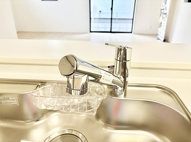 いつでも清潔なおいしいお水を。一つの水栓で水道水と浄水を使い分け。