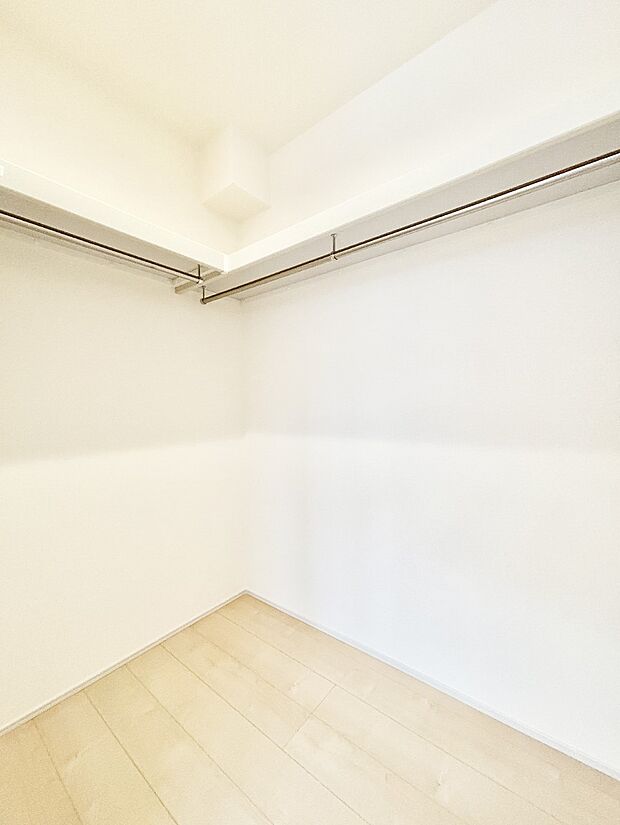 ウォークインクローゼットの活用で生活空間スッキリ