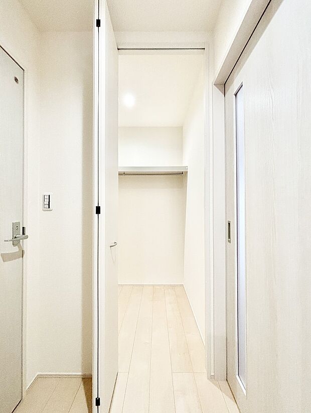 1階ホールにウォークインクローゼットを設けました