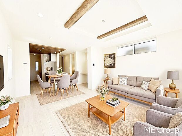 落ち着いた雰囲気のLDKは家族みんなの快適空間※家具はCGです