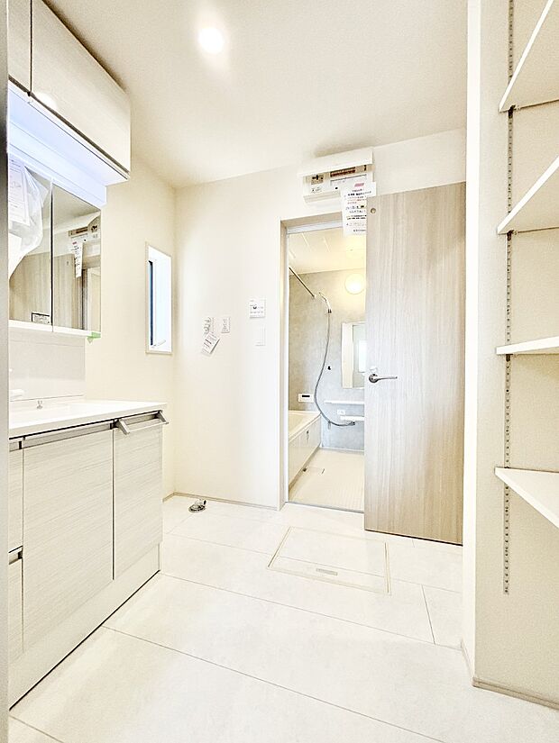 広々とゆとりのあるランドリースペース