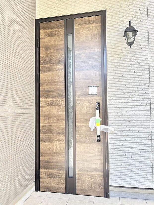 大切な家族、来客を出迎える玄関。