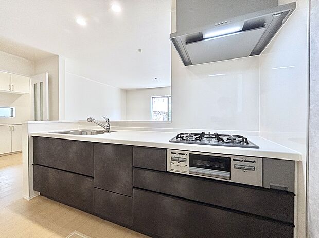 広々とした使い勝手の良いキッチンで日々のお料理も楽しくなりそう