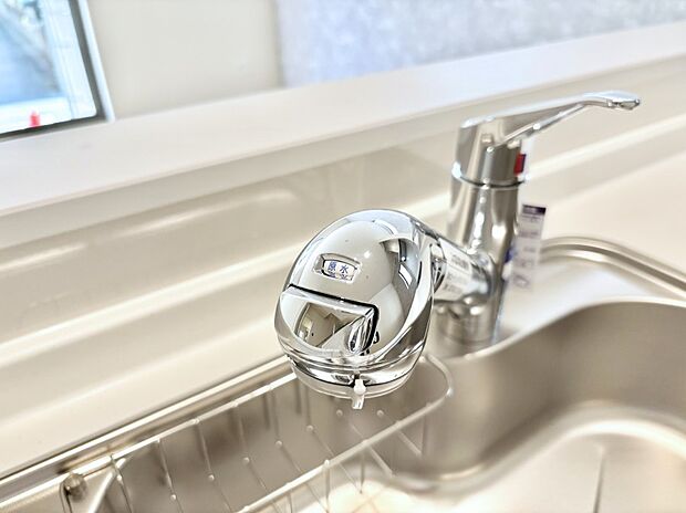 いつでも清潔なおいしいお水を。一つの水栓で水道水と浄水を使い分け。