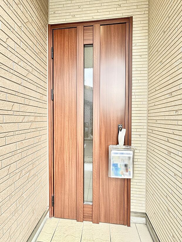 大切な家族、来客を出迎える玄関。