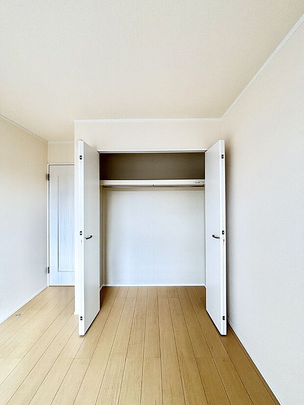 たっぷりの収納スペースで快適に暮らせそう 