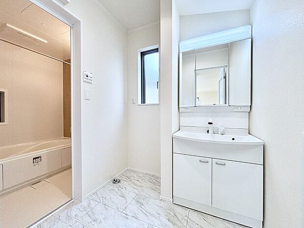 広々とゆとりのあるランドリースペース。