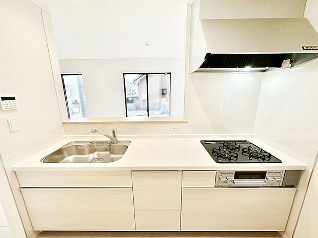 リビングで遊ぶお子様を見守りながらお料理ができる対面キッチン