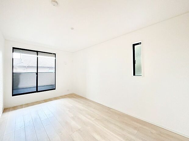 明るいバルコニーサイドに洋室を設置。目覚めの良い寝室に。