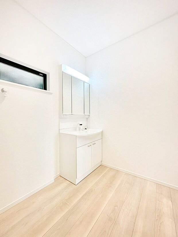 ゆとりの洗面スペースで朝の身支度もラクラク