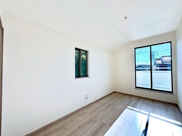 明るいバルコニーサイドに洋室を設置。目覚めの良い寝室に。