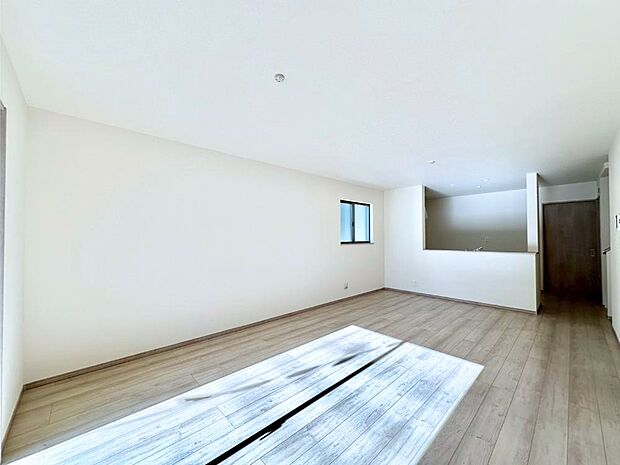 家族の笑顔が自然と生まれてくる、そんな雰囲気のダイニングに仕上がっています。