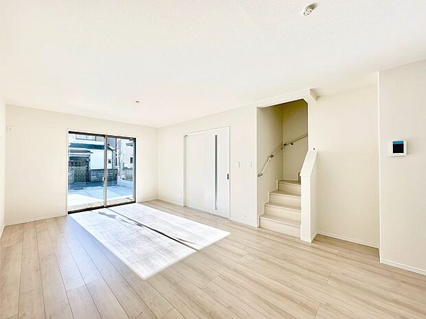 内装 リビング階段、毎日大切な家族とコミュニケーションがとれる家族思いの間取り