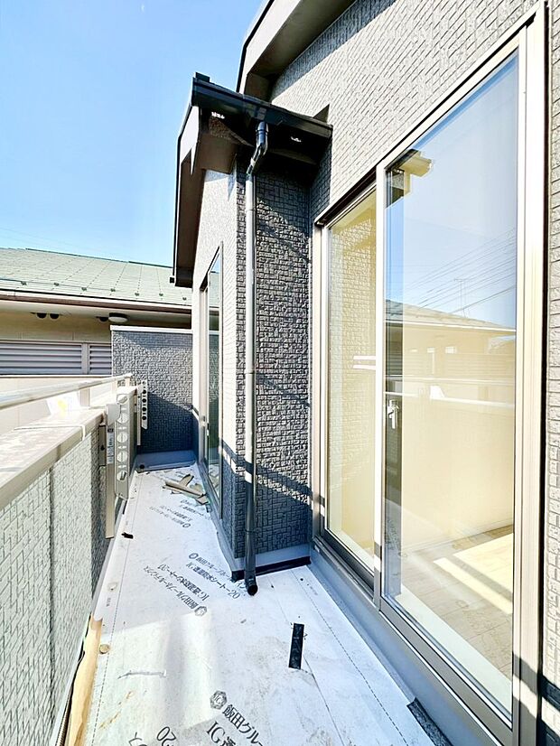 ゆったりバルコニーだから沢山お洗濯ものを干せます。