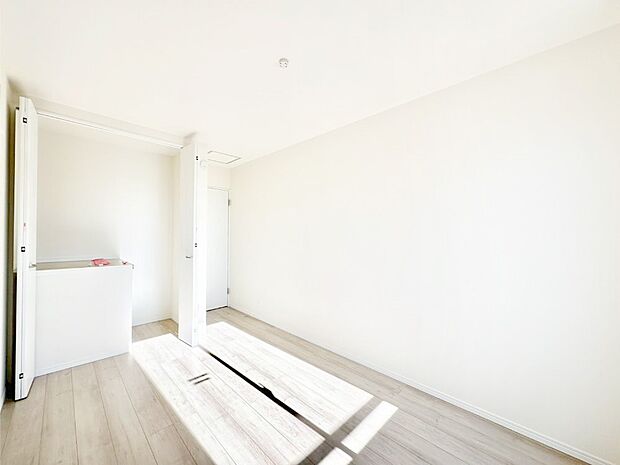 使いやすい形でベットや家具の置き方にも困ることもありません。 