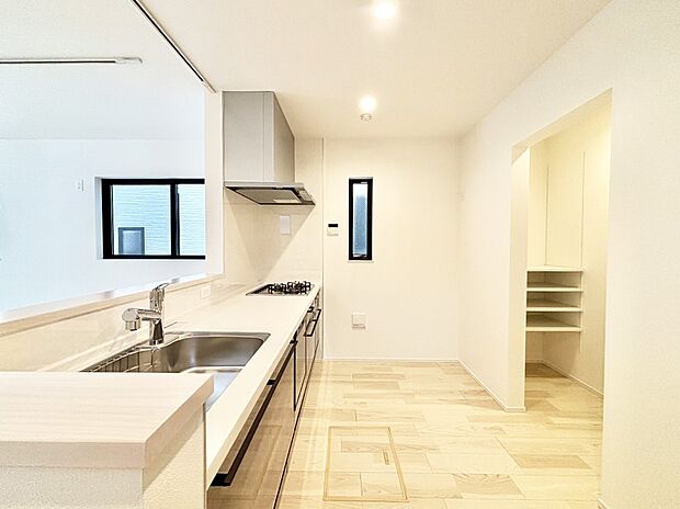 広々とした使い勝手の良いキッチンで日々のお料理も楽しくなりそう