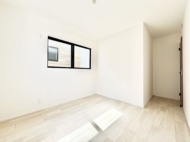 窓からのやさしい光が心地よいプライベートルーム