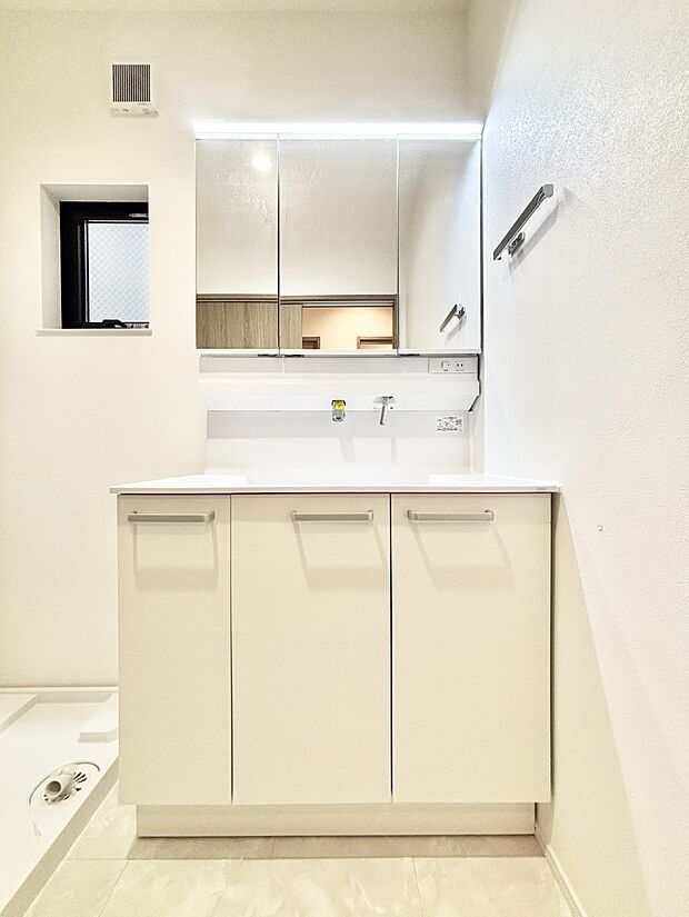 収納力と機能性に優れた洗面化粧台