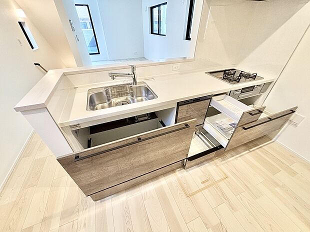 使いやすさを優先したスライド式収納タイプ！