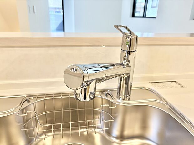 いつでも清潔なおいしいお水を。一つの水栓で水道水と浄水を使い分け。